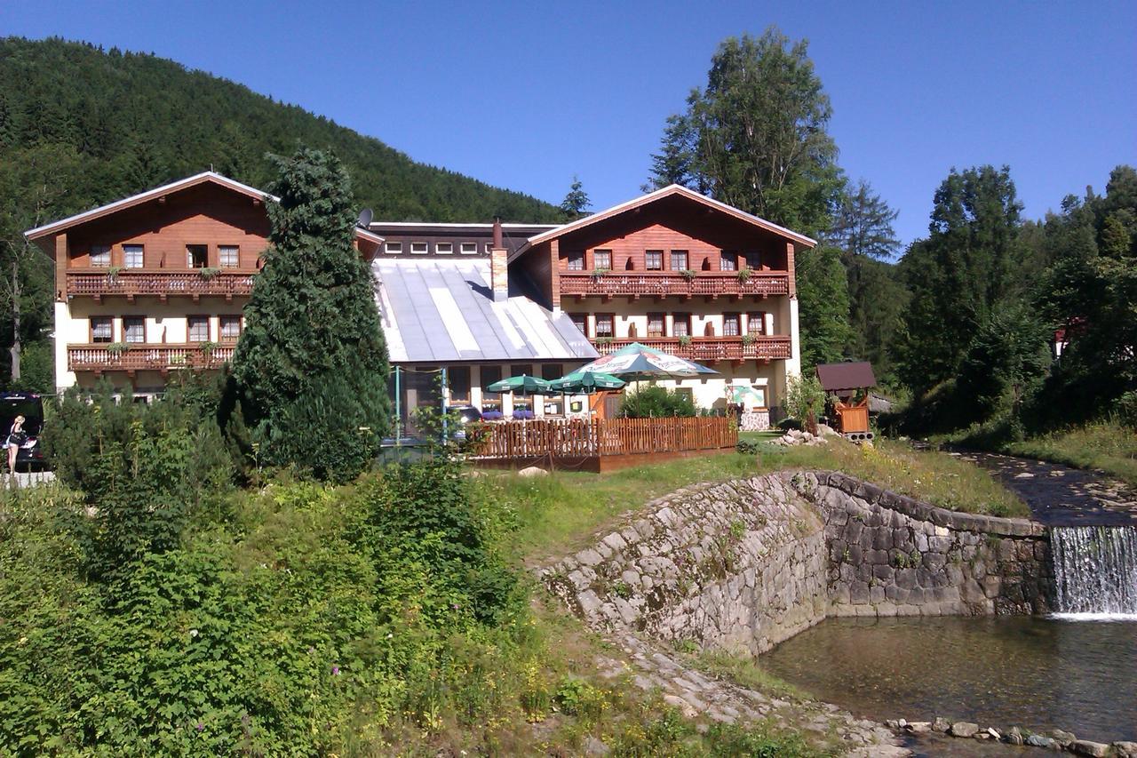 Rodinny "Hotel U Mustku" Десна Экстерьер фото